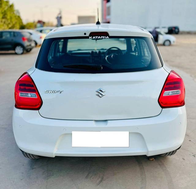 https://images10.gaadi.com/usedcar_image/4567437/original/processed_4aa57e2c9bcfeeab40428f0e4d0572d6.jpg?imwidth=6401