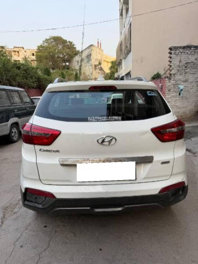 https://images10.gaadi.com/usedcar_image/4567503/original/processed_5b44d136-aa3a-4725-ace4-7d426940737a.jpg?imwidth=6402