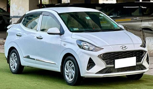 https://images10.gaadi.com/usedcar_image/4567504/original/processed_eec8a292-042f-4b2a-98ff-345c50bbf383.jpg?imwidth=6400