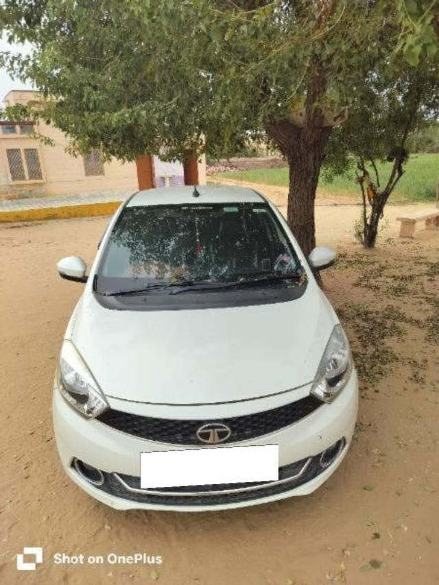 https://images10.gaadi.com/usedcar_image/4567558/original/processed_1b802f76-63e1-48ae-bc8d-bc8f0157f593.jpg?imwidth=6401