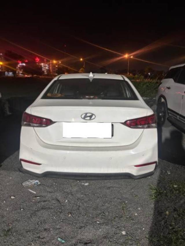 https://images10.gaadi.com/usedcar_image/4567598/original/processed_28e60430-7a19-42fd-994f-0c1f613e7220.jpg?imwidth=6400