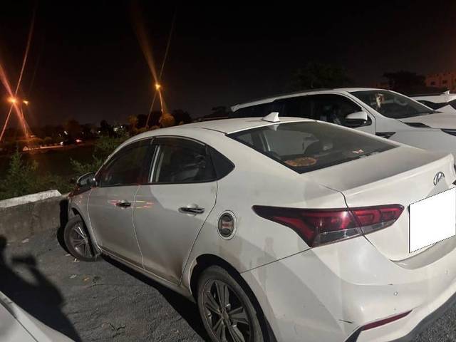 https://images10.gaadi.com/usedcar_image/4567598/original/processed_ade08269-7acb-4444-aa8c-75f352f3b382.jpg?imwidth=6401