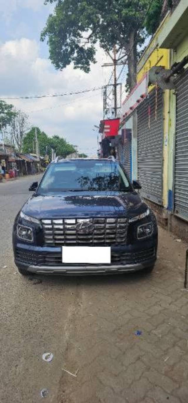https://images10.gaadi.com/usedcar_image/4567692/original/processed_aade72af-fe19-4760-a623-aa85742bcec9.jpg?imwidth=6400