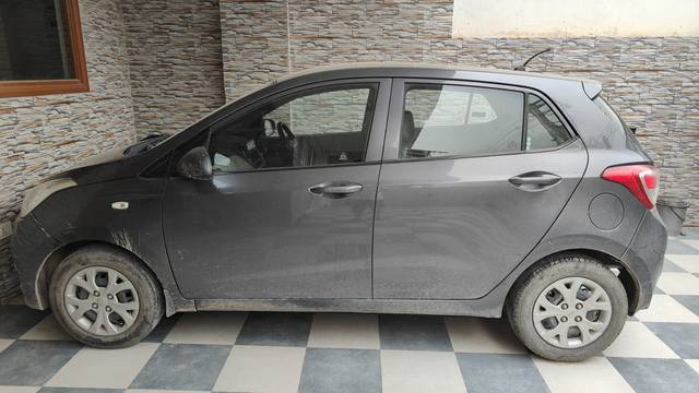 https://images10.gaadi.com/usedcar_image/4567722/original/6103ca31-c1c1-4062-84b6-35ce91a87004.jpg?imwidth=6401