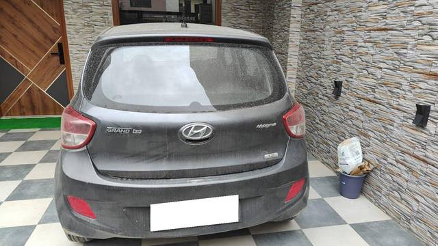 https://images10.gaadi.com/usedcar_image/4567722/original/processed_cdb51352-10ed-4fff-8cf6-f6ca4c47c031.jpg?imwidth=6400