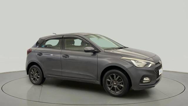 https://images10.gaadi.com/usedcar_image/4567862/original/7092a73bf0f3ee9bca099141be280d3f.jpg?imwidth=6400