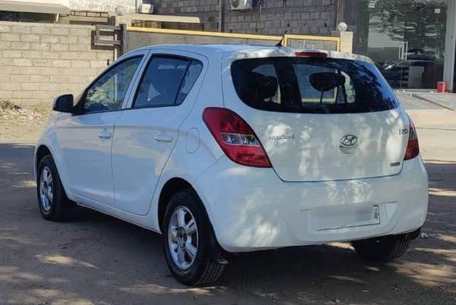 https://images10.gaadi.com/usedcar_image/4567913/original/processed_572a2af4-57ac-4390-ba16-28a3b5103ab2.jpg?imwidth=6401