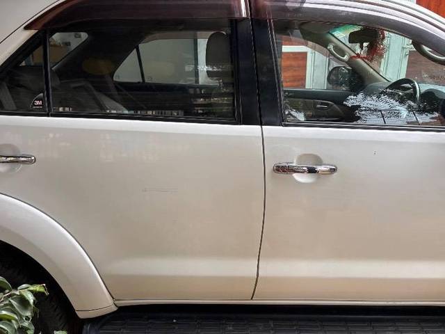 https://images10.gaadi.com/usedcar_image/4567965/original/processed_cf36d88c-7344-428e-947e-e06fb1cbffcb.jpg?imwidth=6402