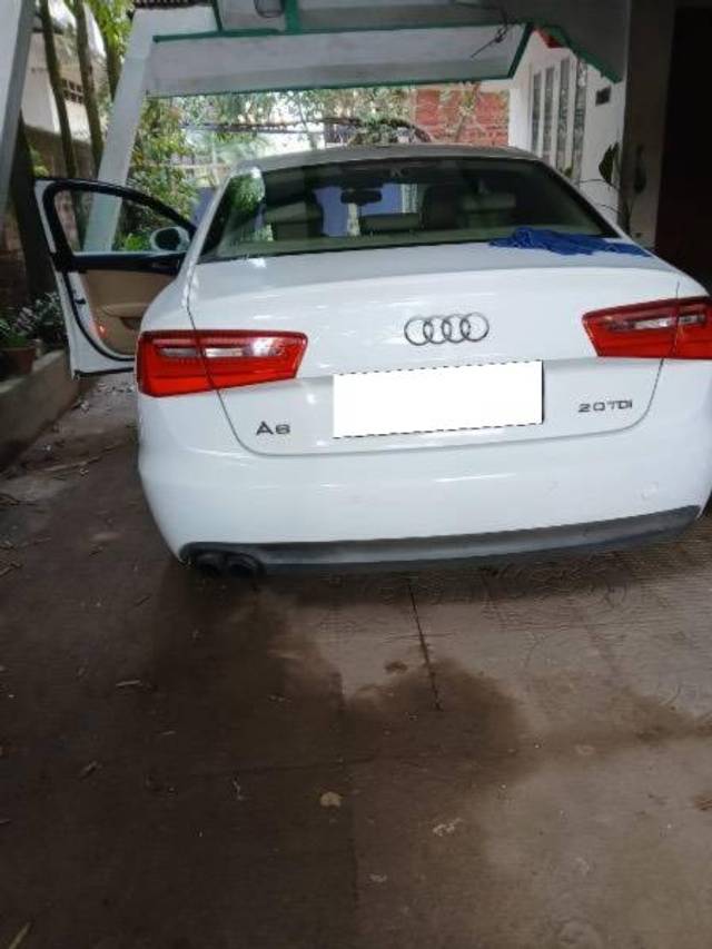https://images10.gaadi.com/usedcar_image/4567968/original/processed_ea9c2b9b-8cdb-402e-add3-61df239c5dbe.jpeg?imwidth=6401