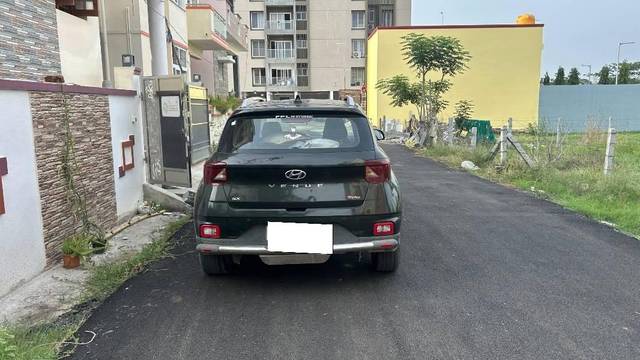 https://images10.gaadi.com/usedcar_image/4568015/original/processed_a2a43e0a-506f-446f-b88c-168466895e19.jpeg?imwidth=6401