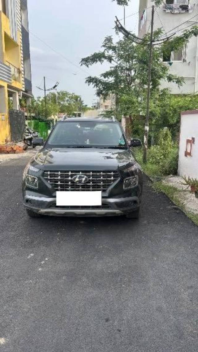 https://images10.gaadi.com/usedcar_image/4568015/original/processed_de54643c-a706-45f7-a9d8-c4e9fa9535e5.jpeg?imwidth=6402