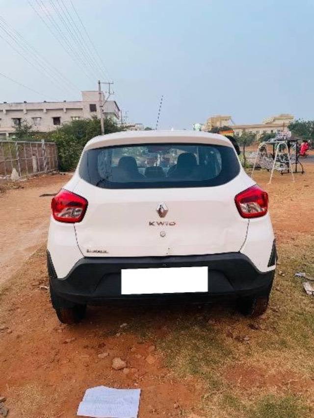 https://images10.gaadi.com/usedcar_image/4568032/original/processed_e81cf524-4c86-4783-b3a8-7caf001263c9.jpeg?imwidth=6401