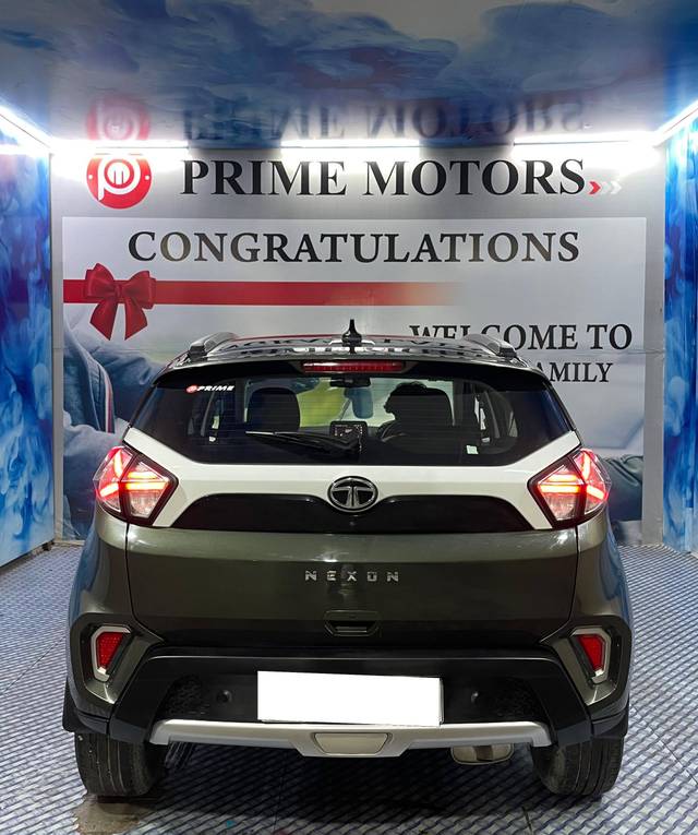 https://images10.gaadi.com/usedcar_image/4568069/original/processed_4425b8557bc240ee610fae02087e8ace.jpg?imwidth=6401
