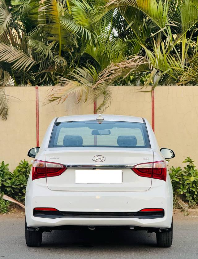 https://images10.gaadi.com/usedcar_image/4568146/original/processed_e719e94786a2c26cbb4777ce47b00895.jpg?imwidth=6402