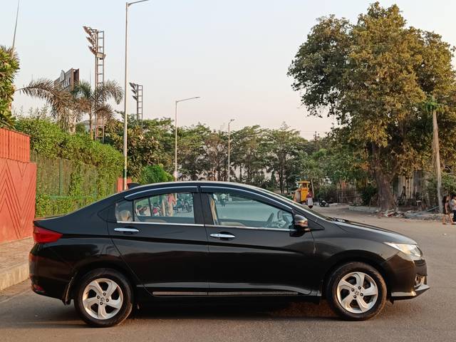 https://images10.gaadi.com/usedcar_image/4568151/original/processed_e19bf27033e6f47aa22f82babcbad6fa.jpg?imwidth=6401