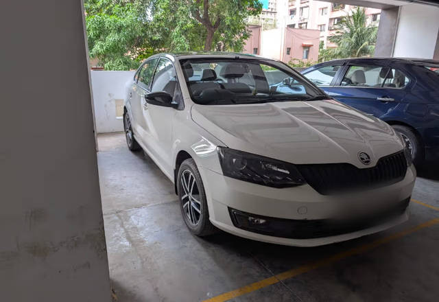 https://images10.gaadi.com/usedcar_image/4568179/original/e489d3aa-494a-46c2-82a5-f374d970bf53.?imwidth=6400