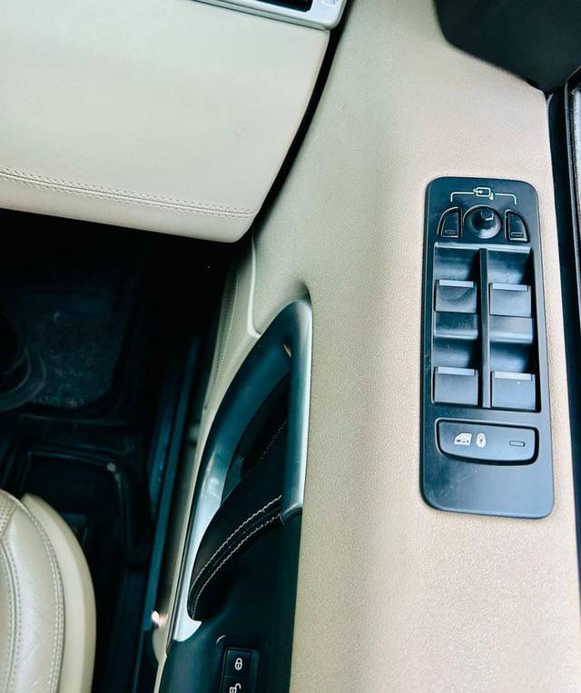 https://images10.gaadi.com/usedcar_image/4568183/original/f2ad47118304addc60c5f4088b9c16d2.jpg?imwidth=6402