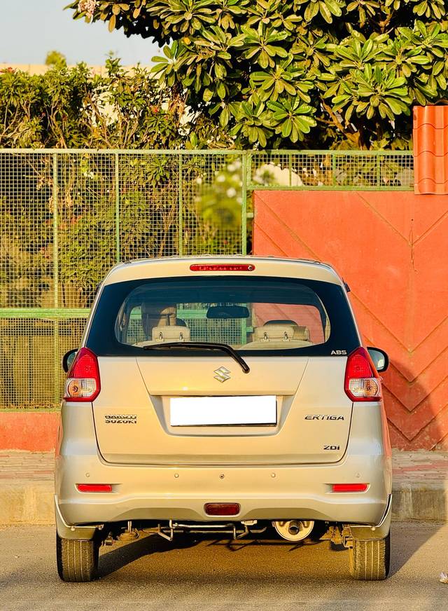 https://images10.gaadi.com/usedcar_image/4568184/original/processed_bca4e02f33d2626ed16d66dc1a69a3c8.jpg?imwidth=6401