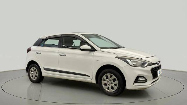 https://images10.gaadi.com/usedcar_image/4568187/original/bf897dfa633f7128c8865624b449306b.jpg?imwidth=6400