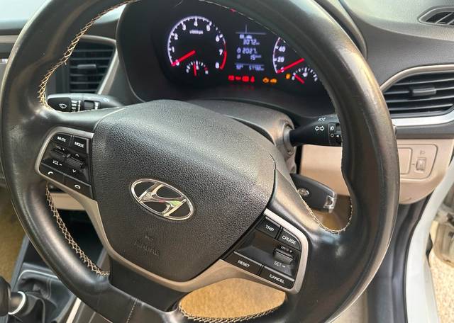 https://images10.gaadi.com/usedcar_image/4568200/original/34e85cf4ea57aa7edbbc738475a71d87.jpg?imwidth=6401