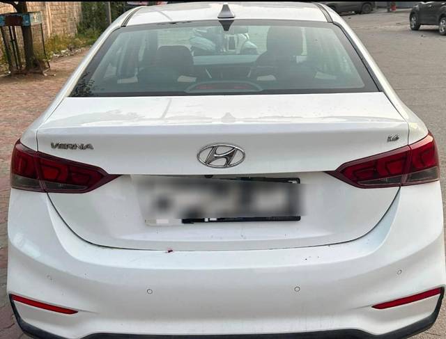 https://images10.gaadi.com/usedcar_image/4568200/original/processed_aa33662c120675c048c26ba77eb1d67a.jpg?imwidth=6402