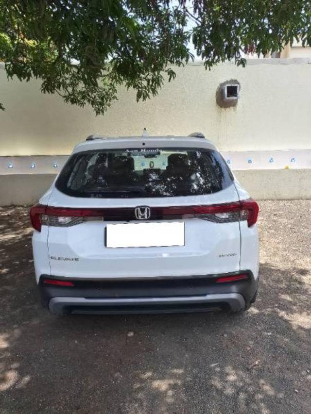 https://images10.gaadi.com/usedcar_image/4568213/original/processed_d7caa280-3c1f-412e-b745-044b949e5f7b.jpg?imwidth=6402
