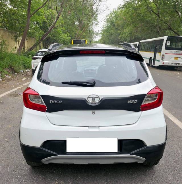 https://images10.gaadi.com/usedcar_image/4568223/original/processed_ba80126dd9d7e10866b6fb58b07b5eb1.jpg?imwidth=6402