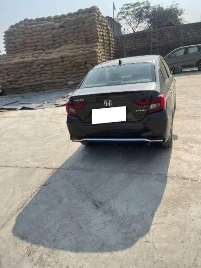 https://images10.gaadi.com/usedcar_image/4568242/original/processed_328ff16f-472a-4b3c-a4b9-470a06e605b1.jpeg?imwidth=6401