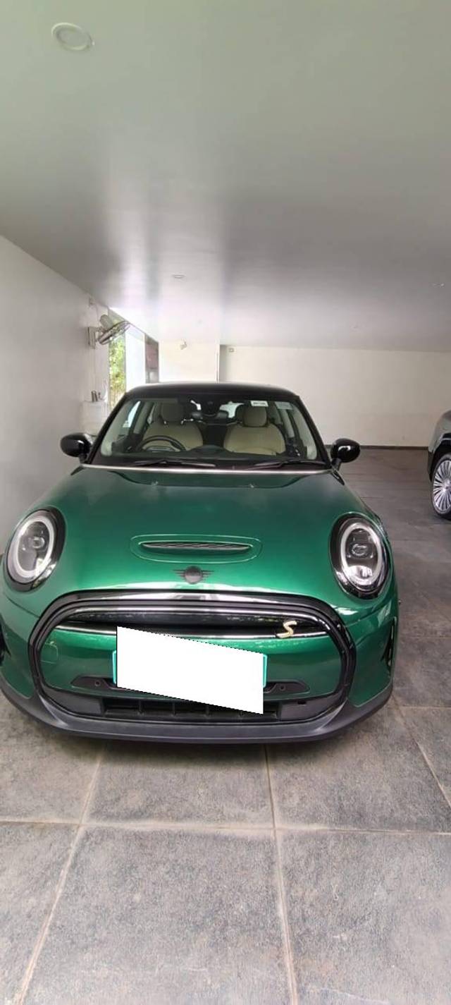 https://images10.gaadi.com/usedcar_image/4568315/original/processed_b495020812851132a197ffe0745d9074.jpg?imwidth=6400