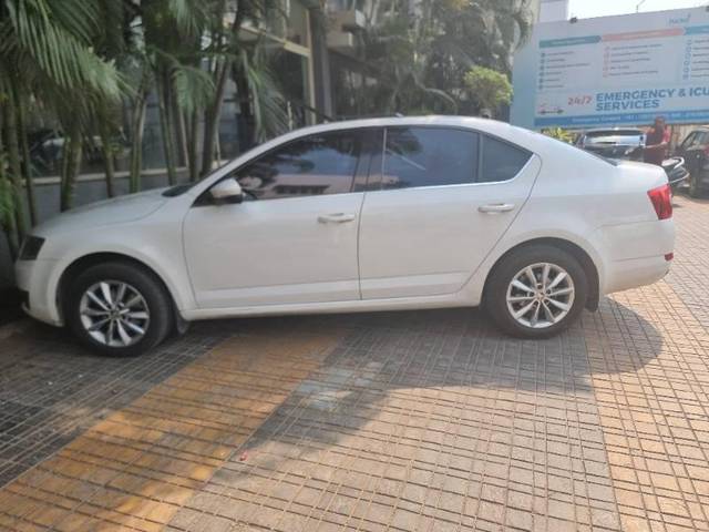 https://images10.gaadi.com/usedcar_image/4568318/original/processed_a298c2d4-c747-4bb8-b945-819a5692de1d.jpg?imwidth=6402