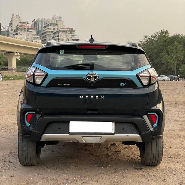 https://images10.gaadi.com/usedcar_image/4568334/original/processed_a250ca7e0acb16dfa0662cc14db01afe.jpg?imwidth=6402