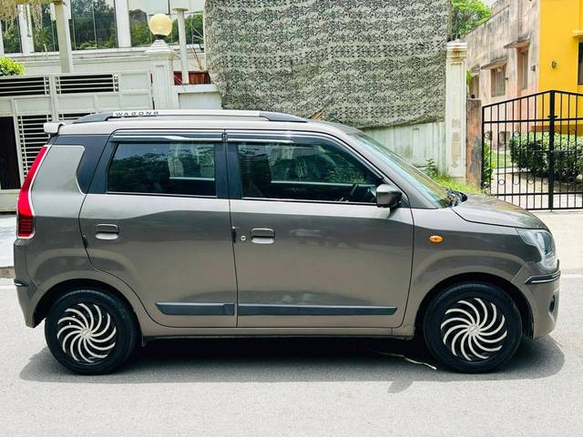 https://images10.gaadi.com/usedcar_image/4568341/original/processed_8c26207c83aff5c3203c76b1147465af.jpg?imwidth=6401