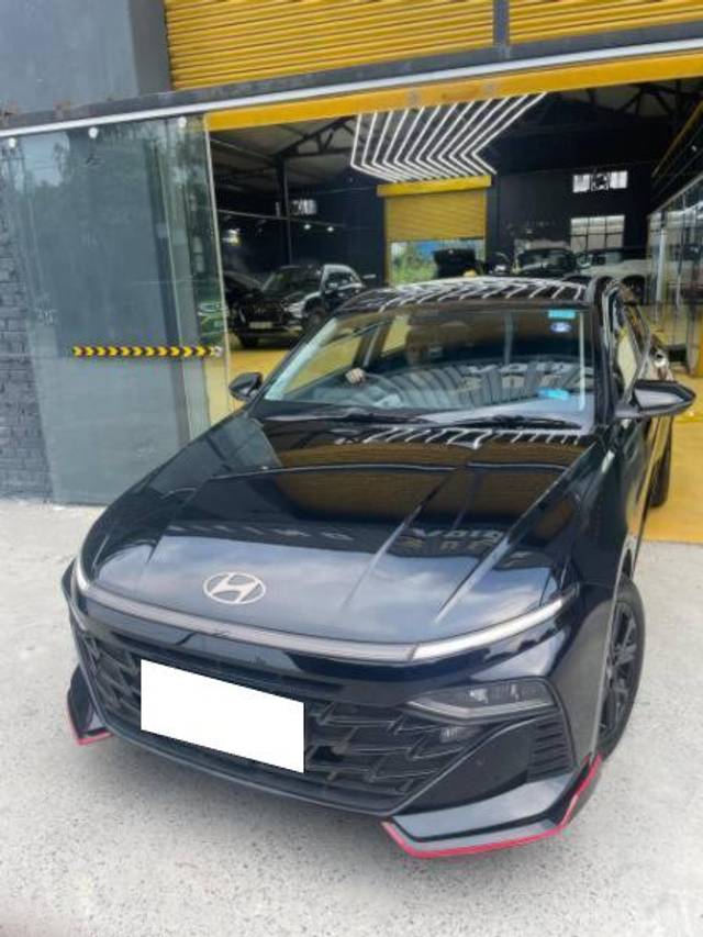 https://images10.gaadi.com/usedcar_image/4568343/original/processed_5ecf5868-3643-4112-ba26-b7d71b8cc2a0.jpeg?imwidth=6400