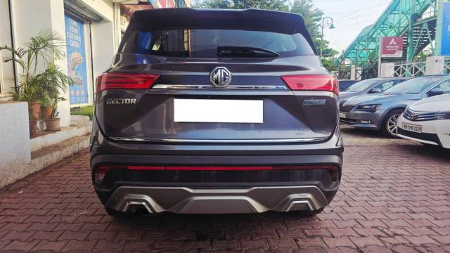 https://images10.gaadi.com/usedcar_image/4568345/original/processed_ccfff332409b0c4260b8904a30fb94f9.jpg?imwidth=6402