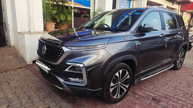 https://images10.gaadi.com/usedcar_image/4568345/original/processed_e5fd4b4ec95080223c209d8da2e6f1ad.jpg?imwidth=6400