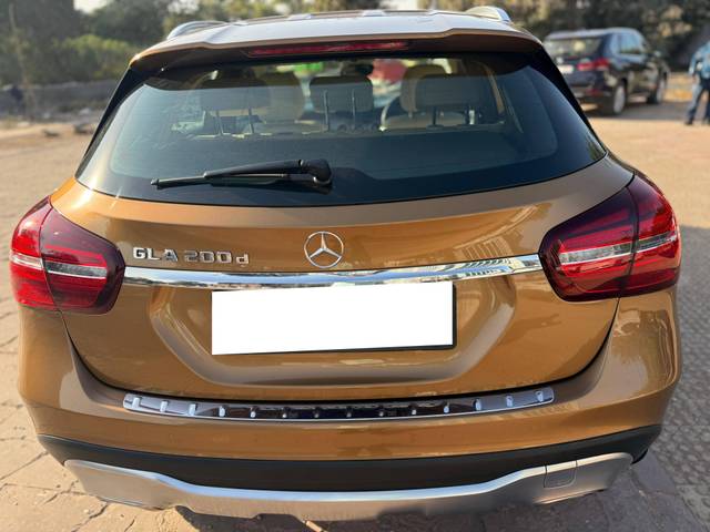 https://images10.gaadi.com/usedcar_image/4568352/original/processed_ce4b6c98622dbdd60225a2311ce6a833.jpg?imwidth=6401