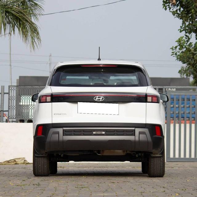 https://images10.gaadi.com/usedcar_image/4568353/original/processed_e19ad0fc2a37ad769614a7afdfa5678d.jpg?imwidth=6402
