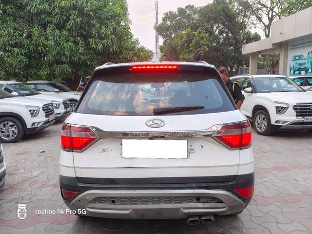 https://images10.gaadi.com/usedcar_image/4568355/original/processed_7977d3487bb01e7f7c6efec9808a38a1.jpg?imwidth=6402