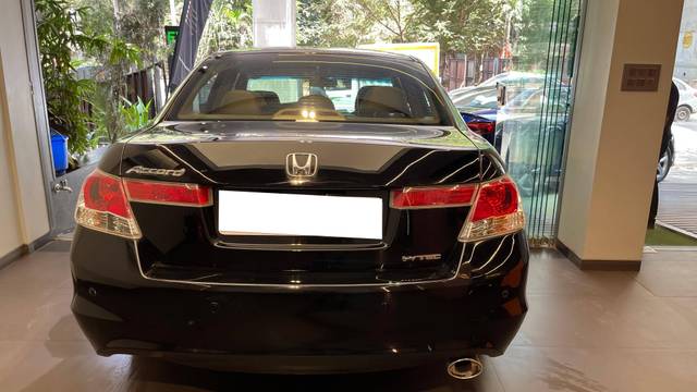 https://images10.gaadi.com/usedcar_image/4568359/original/processed_e1ea0baff22c01b03e5287a89688a048.jpeg?imwidth=6402