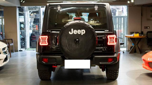 https://images10.gaadi.com/usedcar_image/4568439/original/processed_1431bbbb091f673dafa7cb830634d76b.jpg?imwidth=6401