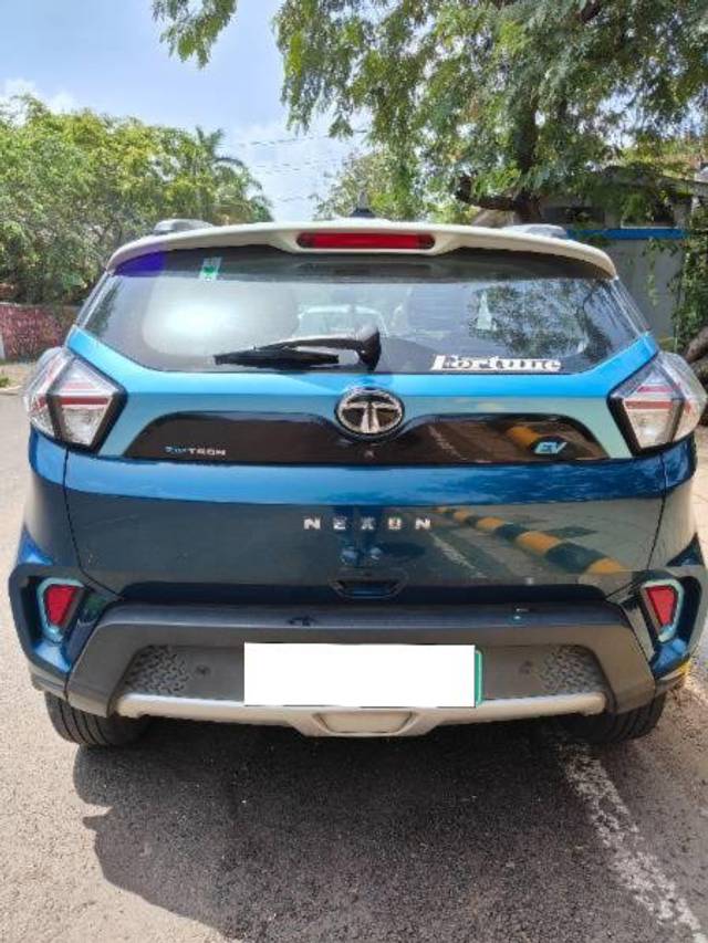 https://images10.gaadi.com/usedcar_image/4568442/original/processed_8bdeab2c-8ca5-4e85-ba0f-da80333cf979.jpg?imwidth=6402