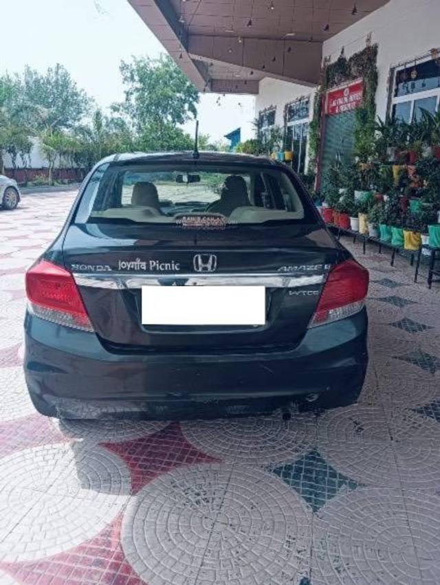 https://images10.gaadi.com/usedcar_image/4568448/original/processed_2eff4288-9524-4c8b-8577-6fb2833d231a.jpeg?imwidth=6402