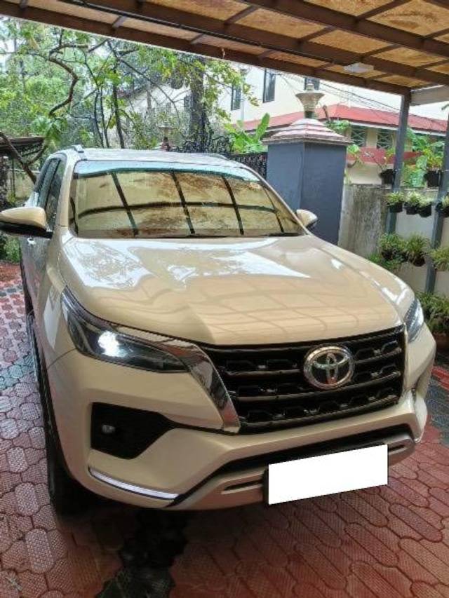 https://images10.gaadi.com/usedcar_image/4568456/original/processed_1965d76c-ede8-45c7-908c-60d51cd78224.jpeg?imwidth=6401