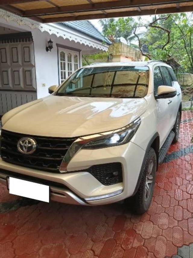 https://images10.gaadi.com/usedcar_image/4568456/original/processed_435c6056-6be2-451f-b767-0c383985f205.jpeg?imwidth=6400