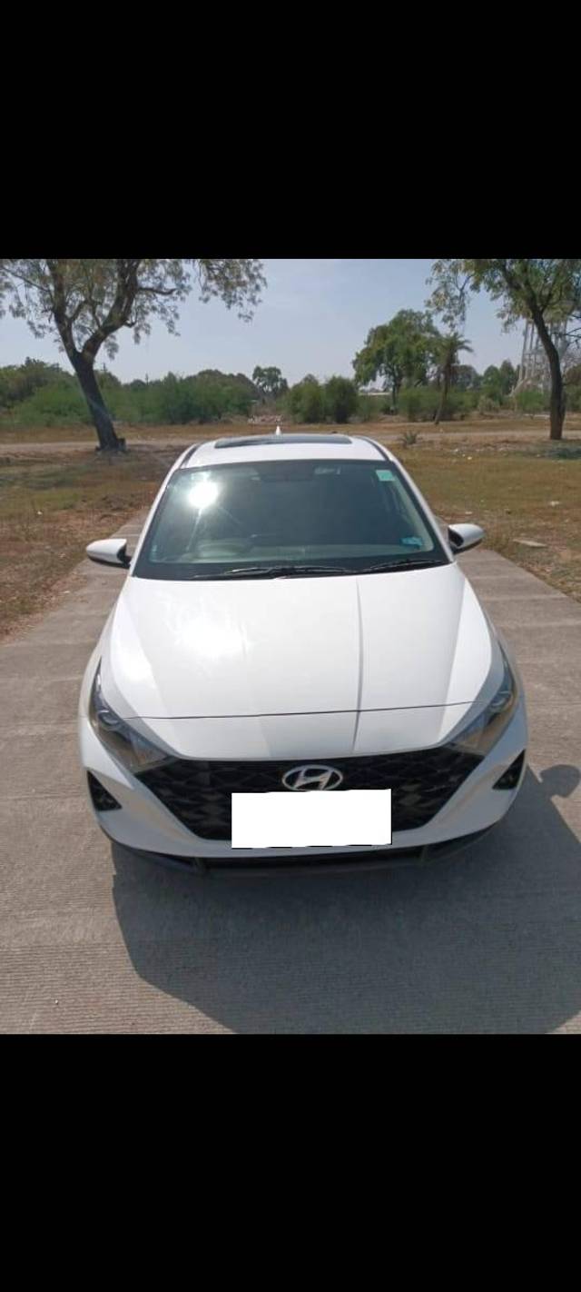 https://images10.gaadi.com/usedcar_image/4568457/original/processed_cc5acfbc15be14c821b092b9c9d32732.jpeg?imwidth=6400