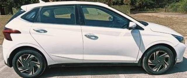 https://images10.gaadi.com/usedcar_image/4568457/original/processed_f5433804a76630db866595ddfcd8b22f.jpeg?imwidth=6401