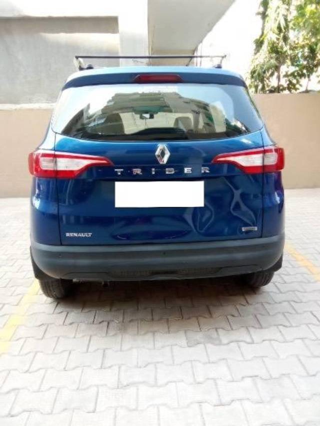https://images10.gaadi.com/usedcar_image/4568465/original/processed_6f534002-51c8-4d83-89a3-acf07659a8a7.jpeg?imwidth=6401