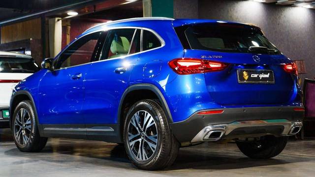 https://images10.gaadi.com/usedcar_image/4568466/original/processed_9cfc97dc5b27dba0bbdf8e6b4fda7346.jpeg?imwidth=6402