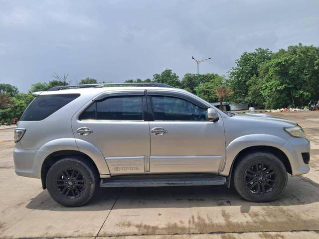 https://images10.gaadi.com/usedcar_image/4568468/original/processed_e62ea19b884cf41cbb0a1966f97f7df7.jpg?imwidth=6401