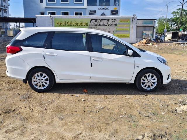 https://images10.gaadi.com/usedcar_image/4568475/original/processed_fdeb7e9936dd55c91e3670fa1ebb91b8.jpg?imwidth=6401